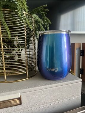Swig Iridescent Blue Stainless Steel Tumbler - Insulated Wine Cup